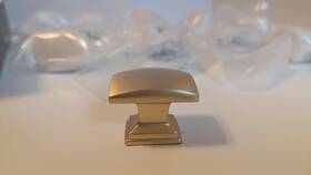 Zh0011 Amerdeco 10 Bathroom Cabinet Knobs Pulls Rectangular Champagne Brass 1 1/8 Inch