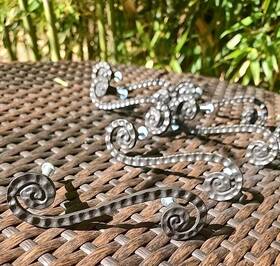 2102-o Atlas Homewares Cabinet Knobs Pulls Handles Hammered Aged Bronze Spiral Scroll Set Of 8