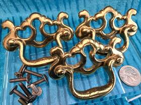 42067 Kbc 3 Vintage 2.5 Inch Oc Bright Brass Skeleton Keyhole Fixed Bail Bat Wing Drawer Pulls