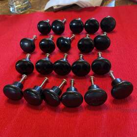 Liberty 781266111067 Lot Of 21 Black Plastic Cabinet Hardware Drawer Knobs 1.5 Inch Pulls With Screws