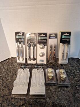 Liberty Hardware 885785384213 Lot Of 9 - Drawer Pulls And Amerock See Pics