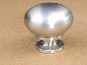 4923-195 Richelieu 50 New Brushed Nickel Round Drawer/door Knobs Kitchen Cabinet/furn. Hardware