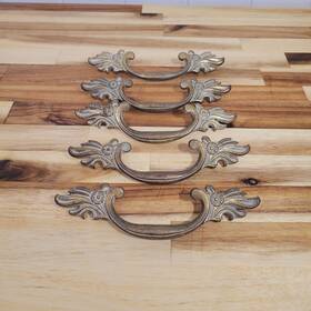 P10408 Wint Lot Of 5 Brass French Provincial Style Handle Furniture Replacement