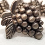 12 Pc, Atlas Homewares 2173-NO Pewter Grape Cluster Cabinet Pulls Knobs. Fixed Price $17.99.