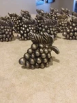 Atlas Homewares Metal Grape Cluster Cabinet/drawer Pulls Knobs 18PC Pewter Color. Fixed Price $25.00.