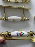 Lot Of 12 Brainerd Polished Brass Ceramic Cabinet/dresser Pulls Floral Design. Fixed Price $36.00.