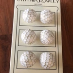 New Cynthia Rowley Set Of Six Drawer Pulls Rustic Shabby Chic Gold White Round. Fixed Price $20.00.